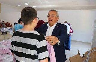 Ormanlı Belediyesi çocuklara 4 bin parça kıyafet...