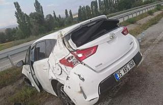 Otomobil bariyerlere çarptı: 1 yaralı