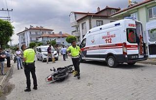 Otomobil elektrikli bisiklet ve motosikletle çarpıştı,...