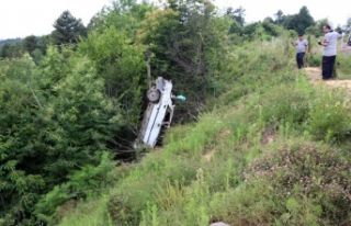 Otomobil şarampole uçtu: 1 ölü, 5 yaralı