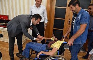 Özel çocuktan Başkan Geylani’ye ziyaret