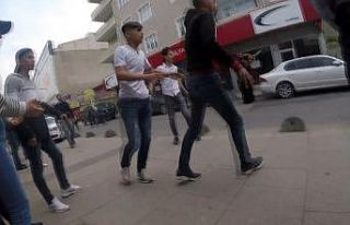 (Özel) Sultanbeyli’de gençlerin bıçaklı kavgası:...