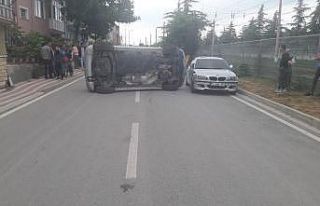 Park halindeki otomobile çarptı; 1 yaralı