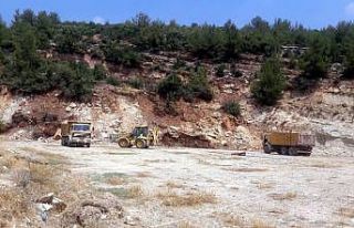 Parmakkurdu Mahallesine yeni bir futbol sahası yapılıyor