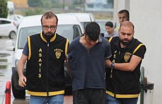 Polisle birlikte 3 kişiyi bıçaklayan zanlı adliyeye...