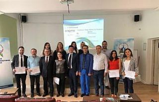 Proje yazma kursiyerlerine sertifika