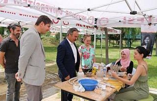 Rektör Bağlı seramik sanatçıları ve ustalarıyla...