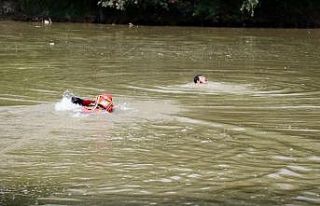 Sakarya Nehri’ne düşen vatandaşların kurtarılma...