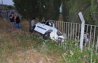 Şarampole yuvarlanan otomobildekiler kaza anını...