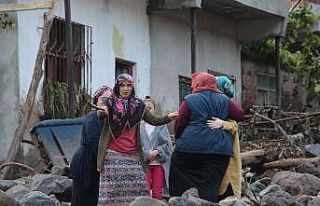 Sel sonrası evlerine ilk kez geldiler