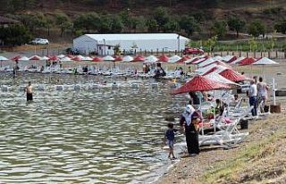 Tatilciler seçime gitti, doğunun gizli denizi "Hazar"...