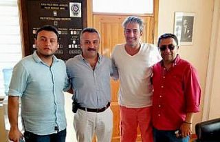 Ünlü oyuncu Alaçatı Polis Merkezini ziyaret etti