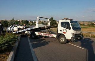 Uşak’ta otomobil ile tır çarpıştı: 4 yaralı