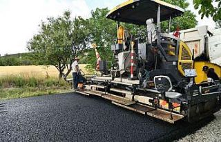 Vali Seymenoğlu, köylüden asfalt dökülen köy...