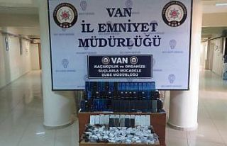 Van’da 250 bin TL değerinde kaçak telefon ve aksesuarı...