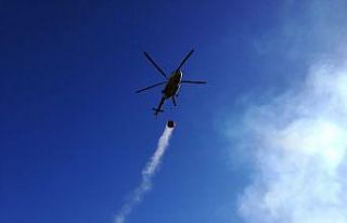 Yazlık sitelerin yanında başlayan yangın devam...