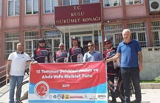 15 Temmuz şehitleri için pedal çeviren 3 öğretmen...