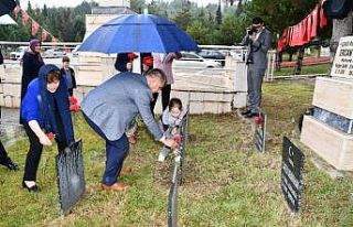 15 Temmuz şehitleri kabirleri başında anıldı