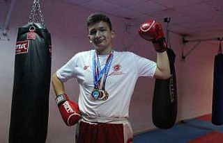 15 yaşındaki Kerem, kick boks ile hayata güldü