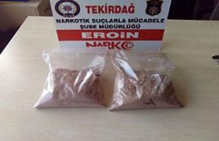 1 kilogram uyuşturucu ve ruhsatsız silahla yakalandılar