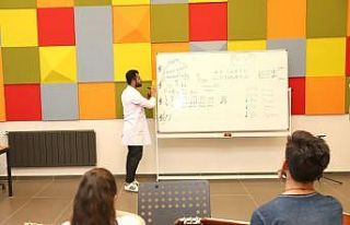 45 yaşında gitar çalmak için ŞSM’deki kursa...