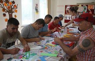 ABD’li ressamdan özel çocuklara "resim terapi"