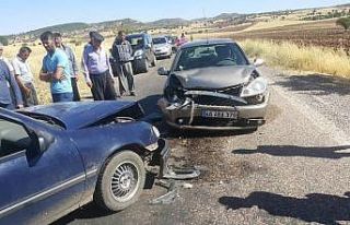 Adıyaman’da iki otomobil çarpıştı: 2 yaralı