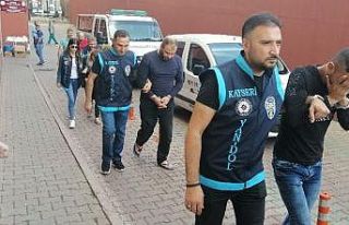 Aile rolü yapan dolandırıcılar tutuklandı
