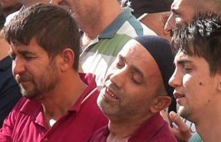 Akaryakıt istasyonunda akıma kapılan çocuğa gözyaşı