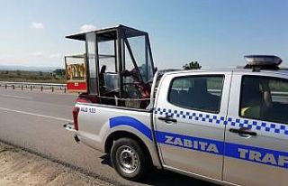 Akülü aracı arıza yapan engellinin yardımına...