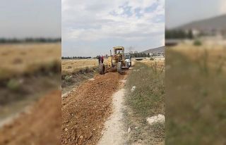 Altıntaş’ta tarım arazilerine giden yollarda...