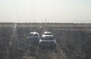 Anız yangınını söndürmek isteyen itfaiyecilerin...