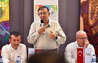 Ankara Kalesi için el ele