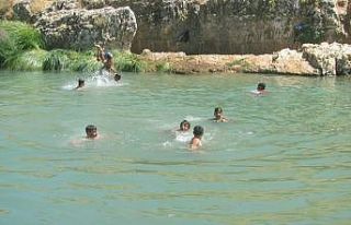 Aşırı sıcaklar nedeniyle vatandaşlar Sıtma Pınar...