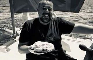 Ata Demirer yeni yaşını adada kutladı