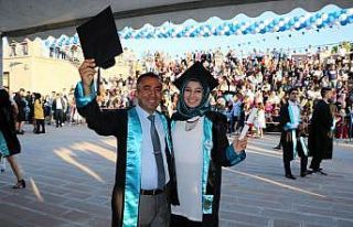 Baba kız aynı anda mezun oldu