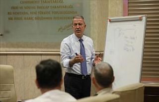 Bakan Akar, TSK Komuta kademesi ile bir araya geldi