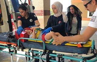 Balkondan düşen 2 yaşındaki çocuk yaralandı