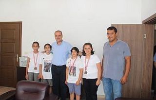 Başarılı sporculardan Başkan Uzundemir’e ziyaret