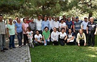 Başkan Ataç mahalle meclisi üyeleriyle piknikte...