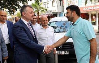 Başkan Büyükakın, Çayırova esnafını ziyaret...