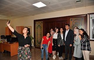 Başkan Dündar stajyerlerle buluştu