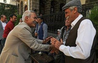 Başkan Mızraklı dengbejleri ziyaret etti