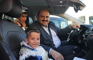 Başkanın makam aracı sünnet arabası, kendisi...