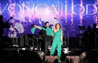 Beyşehir Göl Festivali’nde Yonca Lodi coşkusu