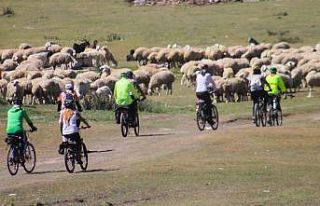 Bisikletçiler Festa 2200’de Erciyes’i yaşayıp...