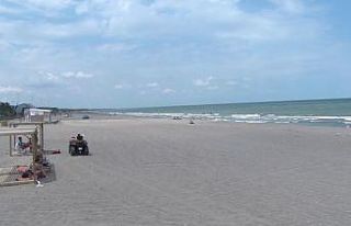 Boğulma tehlikesi geçiren 2 kardeşi cankurtaranlar...