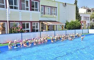 Ceyhanlı çocuklar havuza kavuştu