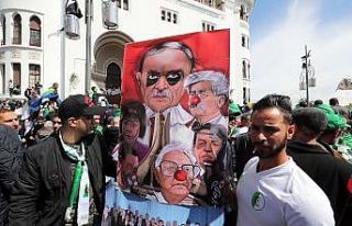 Cezayir’de yeni hükümet için ‘ordusuz’ diyalog...