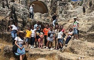 Çocuk evleri çocukları turistik yerleri gezdi
